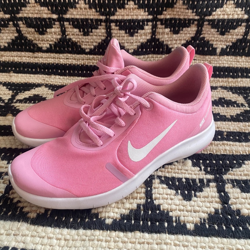 Nike - Picture 4 of 4